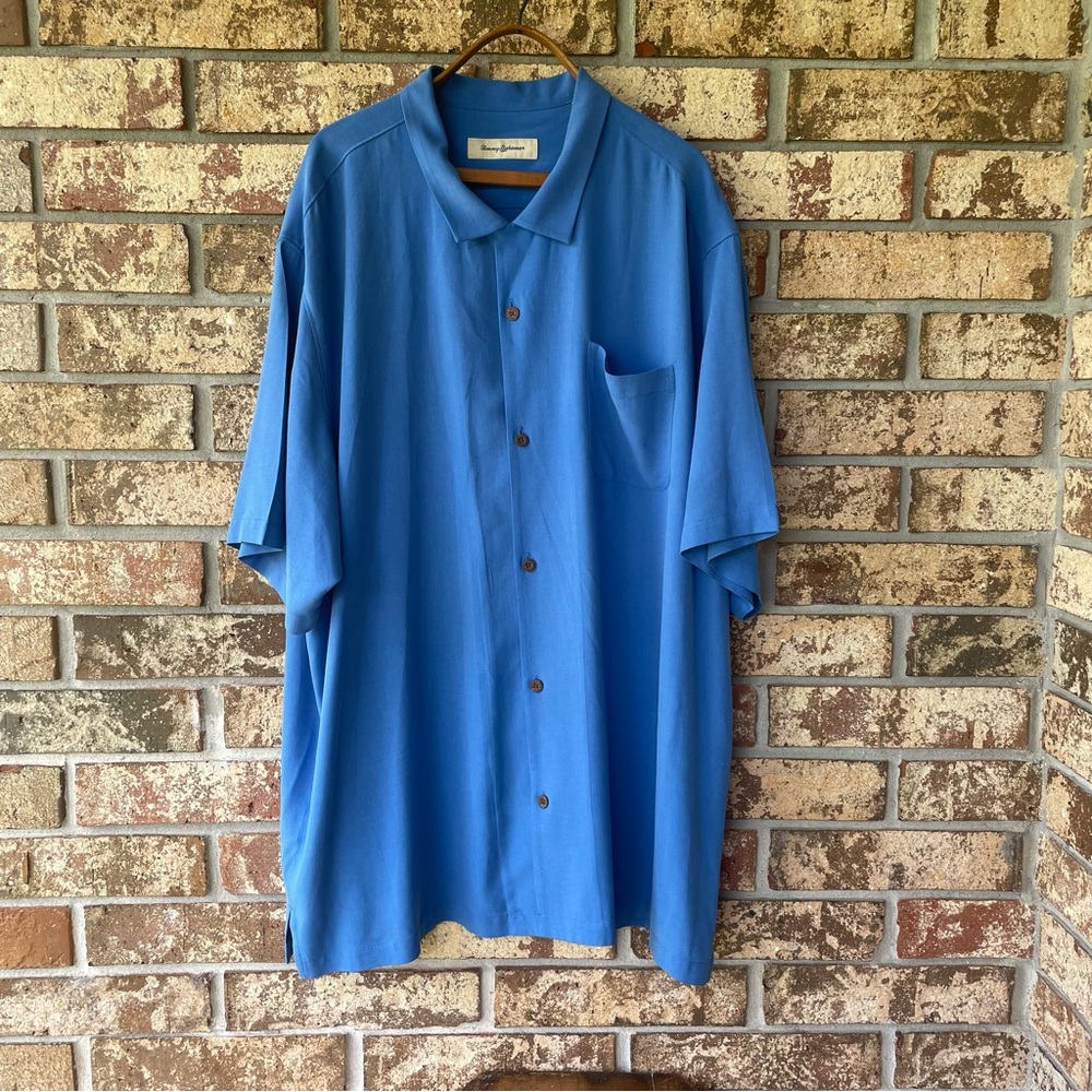 Men’s Tommy Bahama Shirt Size XXXL 100% Silk Sky Blue Beautiful Condition!